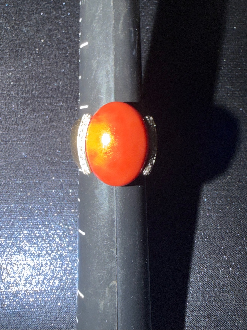 Vintage 18K GOLD Cabochon Coral with 15 Genuine Diamonds - Picture 4 of 13